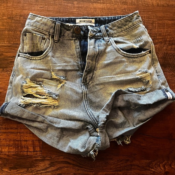 One teaspoon Jean shorts - Picture 2 of 2